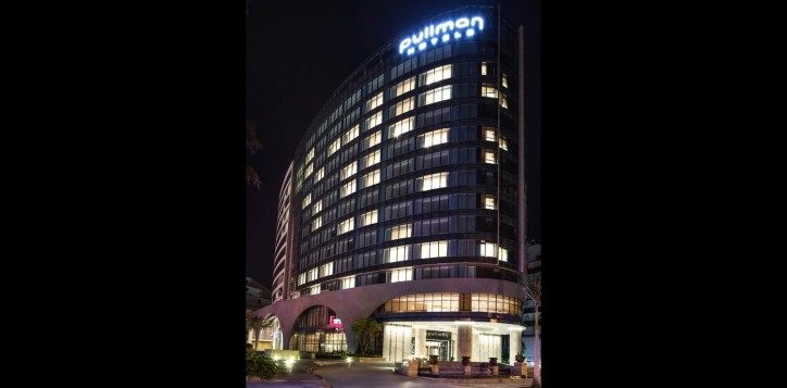 7133-hotel-facade-evening-2