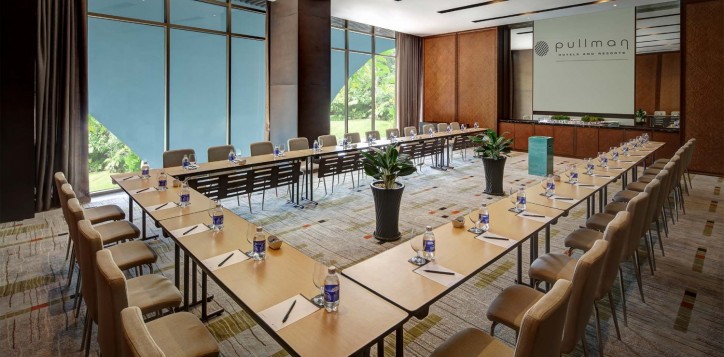 mice-7133-boardroom-12-2