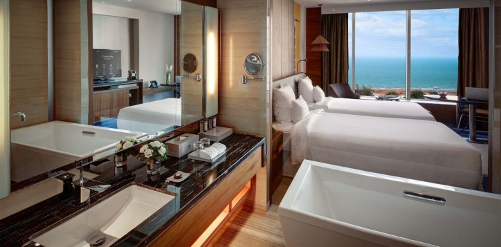 exclusive-suite-bedroom-2-2