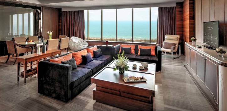exclusive-suite-livingroom-2