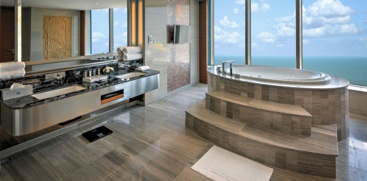presidential-suite-bathroom1-2