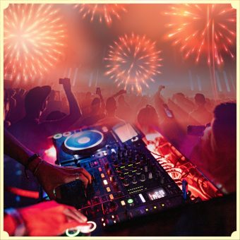 tiec-giao-thua-tick-tock