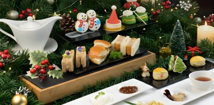 3-holly-jolly-tea-set-2